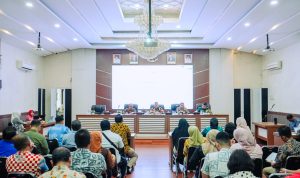 Asisten Pemerintahan dan Kesejahteraan M . Sofyan saat rapat di Balai Kota Medan. BP/erwan