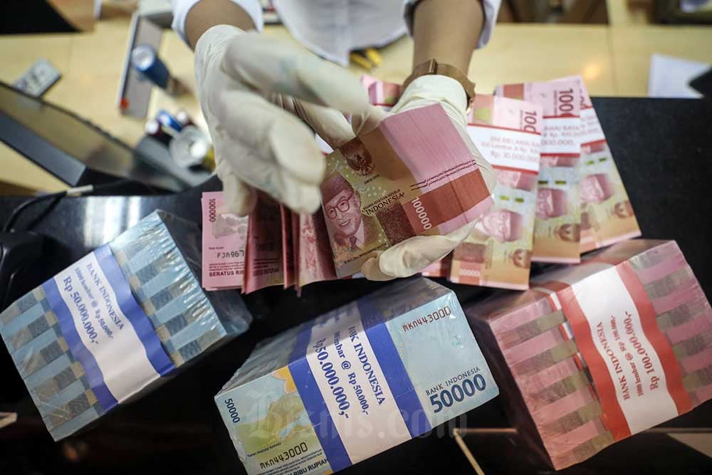 Jumlah Simpanan Nasabah Tajir Makin Tebal Pertengahan Tahun Ini