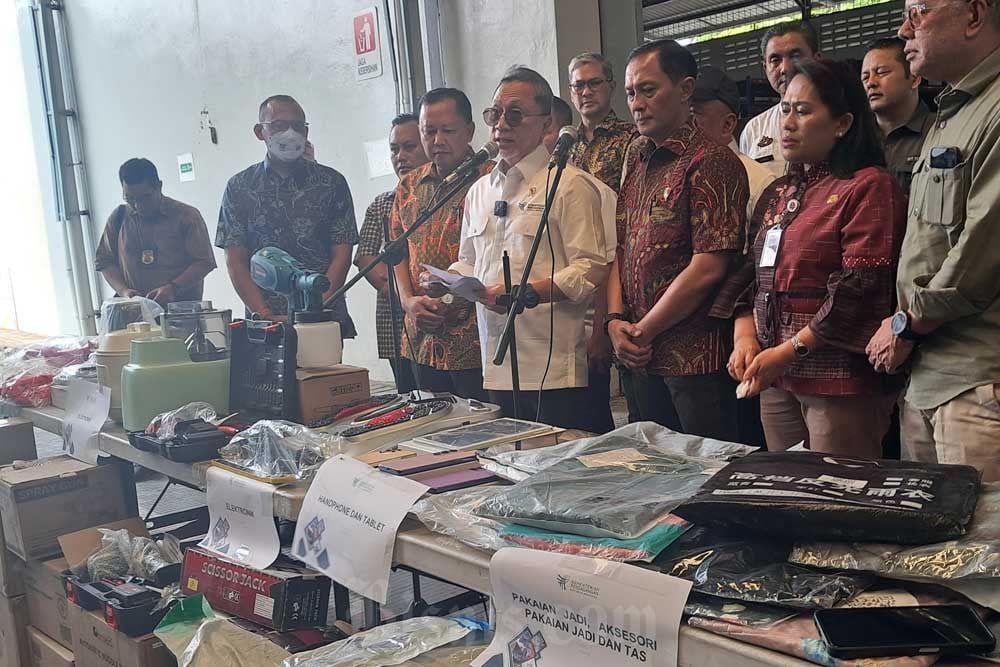 Menteri Zulhas Bongkar Gudang Barang Impor Ilegal Senilai Rp 40 Miliar