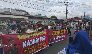Para wartawan dari Aliansi Wartawan Tabagsel saat unras di Gedung Kejari Padangsidimpuan, Senin (8/7-24). Foto : BP/Ist