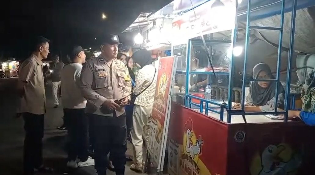 Lurah Kelurahan Tangsi Mhd Erwinsyah Lubis data para pedagang di seputaran Lapangan Merdeka Binjai. 