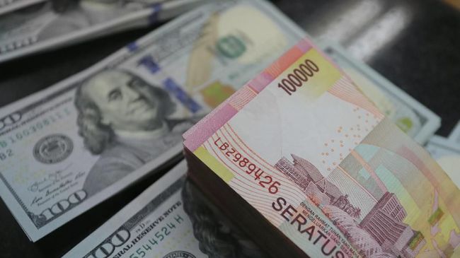 Simpanan Valuta Asing Melesat Tinggi di Tengah Melemahnya Rupiah