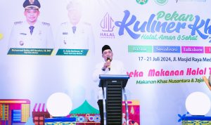 Wakil Wali Kota Aulia Rachman memberikan sambutan saat acara Pekan Kuliner di Depan Masjid Raya Medan. BP/erwan