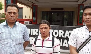 istri dan keluarga tersangka ketika berada di Markas Polda Sumut.(Istimewa).