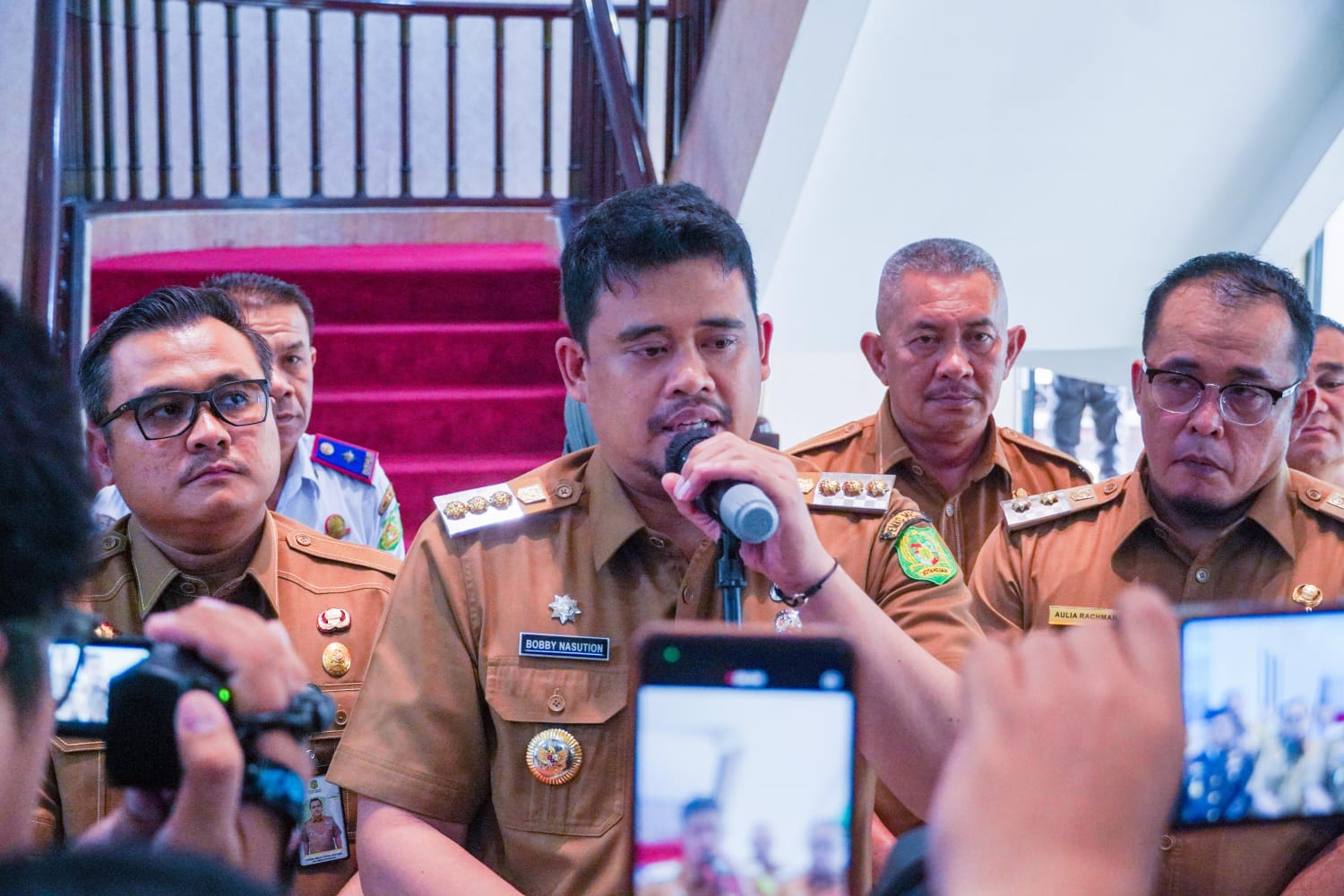 Wali Kota Medan Bobby Nasution saat memberikan penjelasan di Balai Kota Medan. BP/erwan
