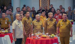 Wali Kota Medan Bobby Nasution (dua dari kiri) saat Rakor Forkopiminda di Kantor Gubernur Sumut. BP/erwan