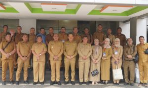 Ket:Penjabat Bupati Langkat, H. M. Faisal Hasrimy, AP. M.AP, didampingi Sekretaris Daerah Amril, S.Sos, M.AP dan tim ikuti eveluasi kerja yang dilakukan Itjen Kemendagri