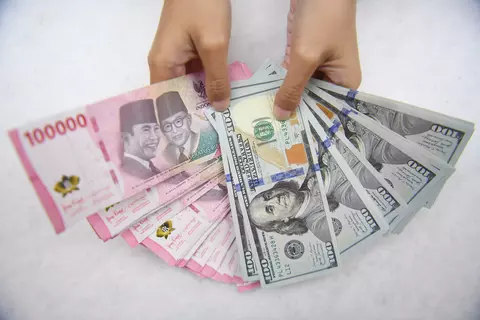 Kurs Rupiah Menguat Terhadap Dolar AS Setelah Polemik RUU Pilkada Mereda