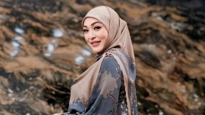 Angelina Sondakh: Mualaf yang Menemukan Ketenangan Hidup melalui Ceramah Inspiratif