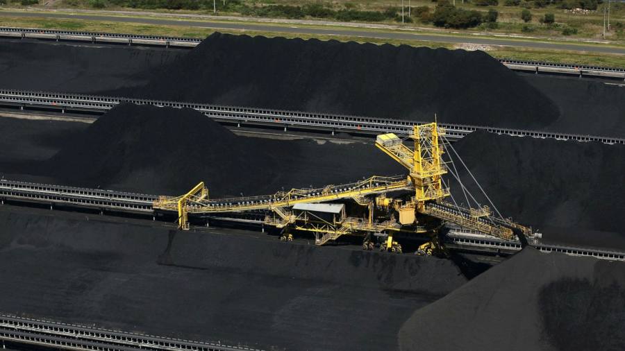 Badan Penipuan Inggris Menuntut Mantan Bos Glencore atas Kasus Suap Komoditas