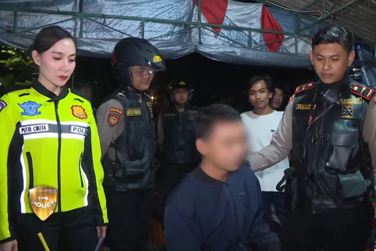 Brigadir Putri Cikita Jadi Sorotan Media Sosial Setelah Video Tegur Pria Sambil Makan Viral