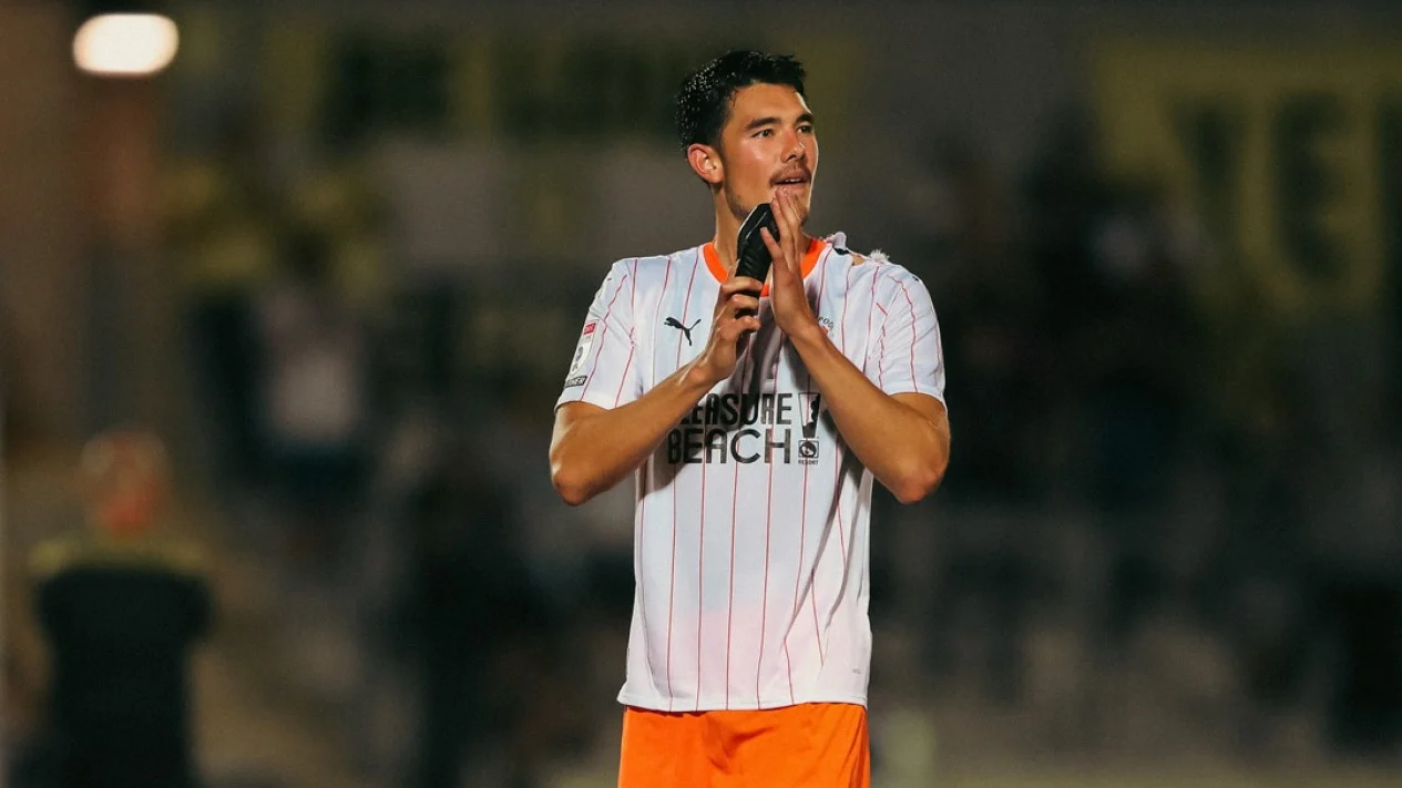 Debut Manis Elkan Baggott, Blackpool Menang atas Burton Albion 4-0
