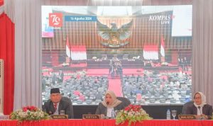 Pj Wali Kota Padangsidimpuan Timur Tumanggor dan Ketua Sementara DPRD serta Wakil Ketua Sementara DPRD dalam Rapat Paripurna Istimewa DPRD, Jum'at (16/8-24). Foto : BP/Ist