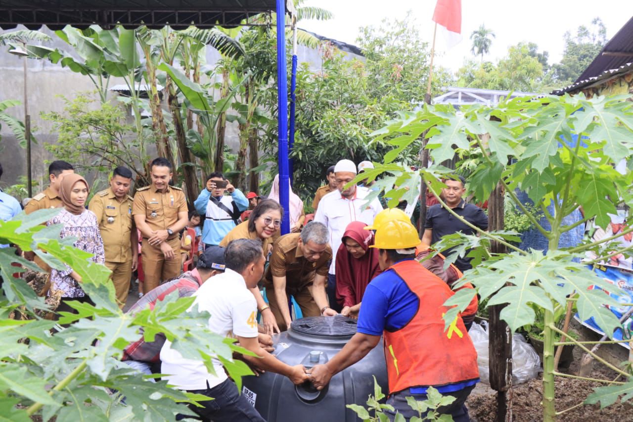 Pemerintah Kota Binjai beri bantuan tanki septik individual kepada warga Paya Roba.