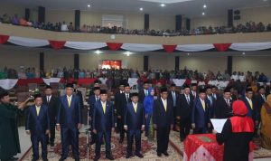 35 Anggota DPRD Tapsel periode 2024-2029 saat dilantik di Gedung DPRD Tapsel, Selasa (13/8-24). Foto : BP/Ist