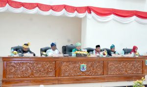 Wali Kota bersama Wakil Wali Kota Binjai hadiri rapat Paripurna DPRD.