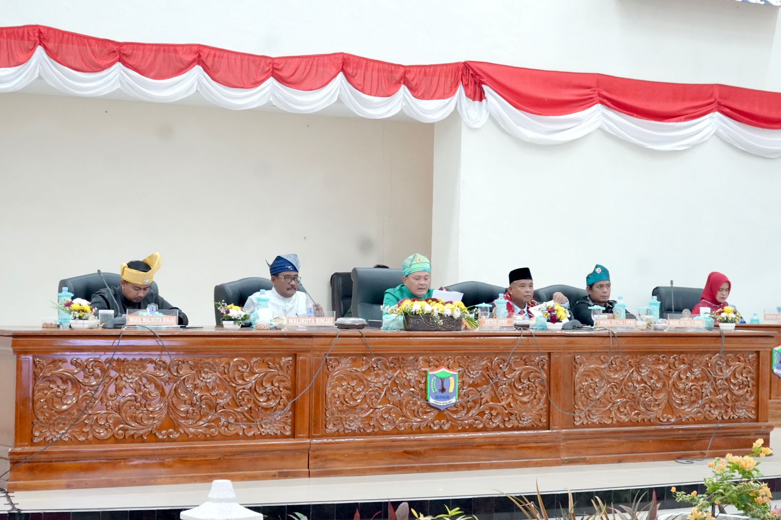 Wali Kota bersama Wakil Wali Kota Binjai hadiri rapat Paripurna DPRD.