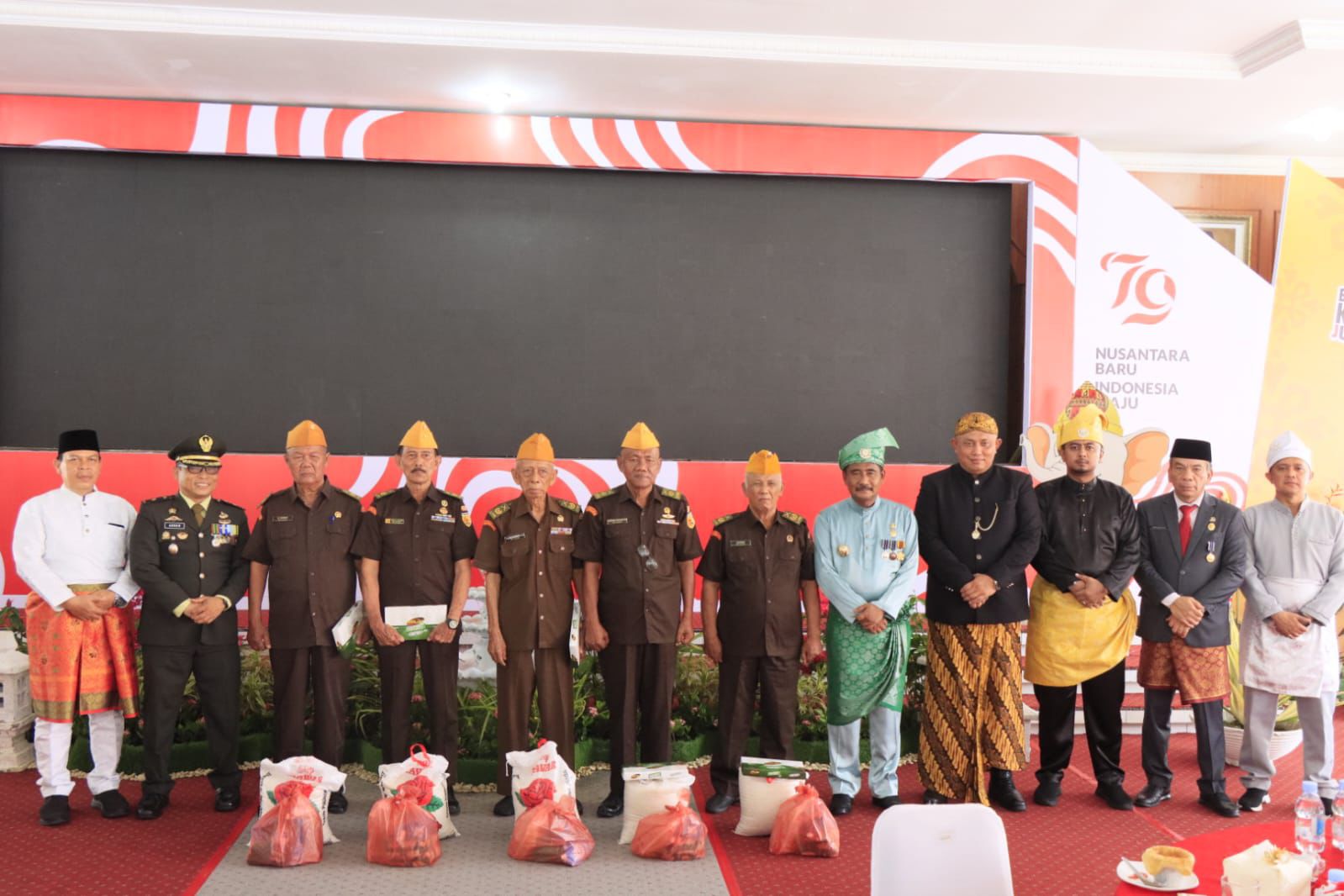 Wali Kota Binjai berikan tali asih kepada para veteran.