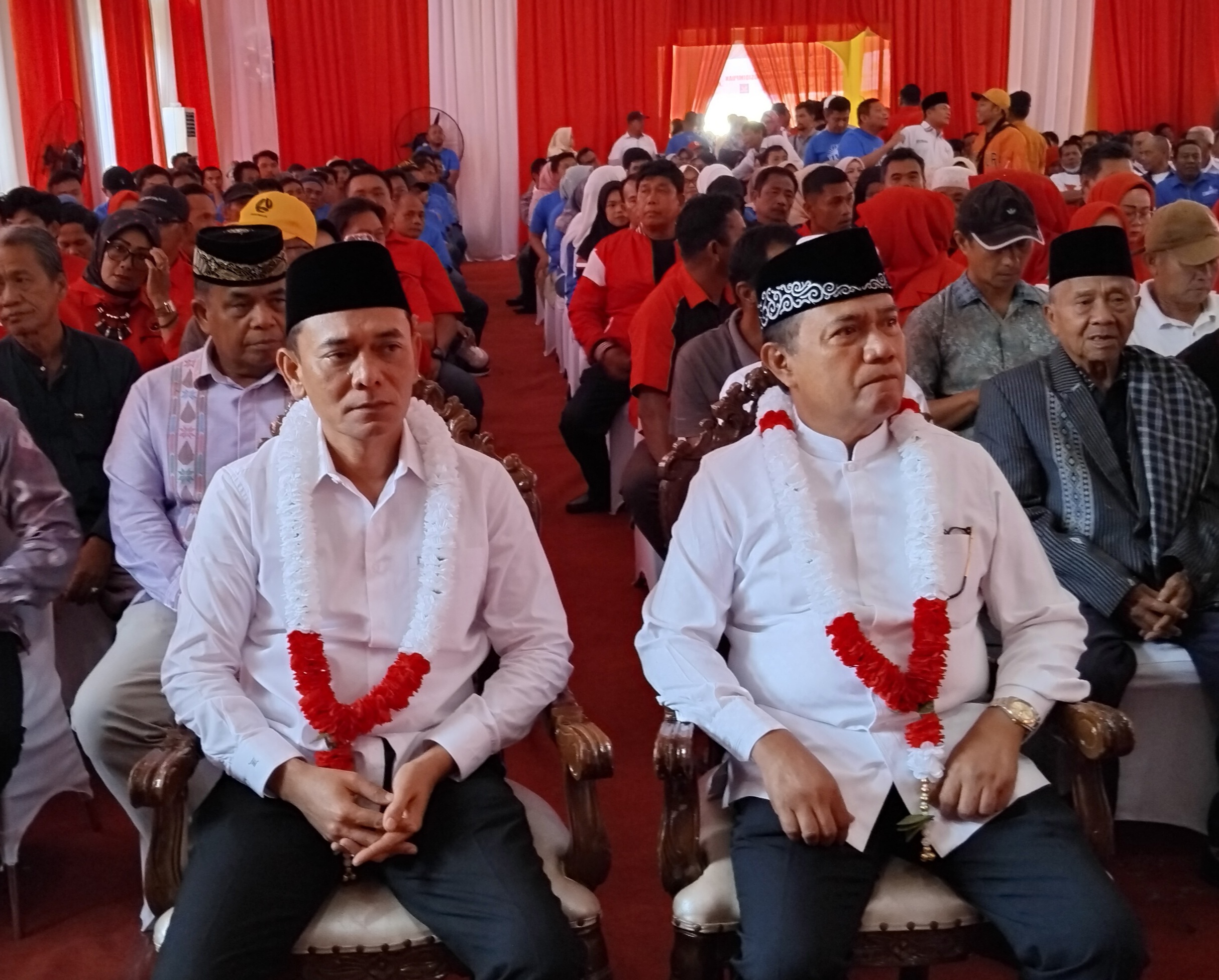 Paslon Wali Kota-Wakil Wali Kota Padangsidimpuan Hapendi-Gempar saat deklarasi dari Parpol pengusung di Gedung Adam Malik Padangsidimpuan pada Rabu (28/8-24). Foto : BP/Ist
