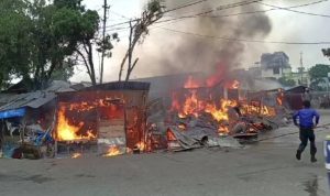 Kebakaran Enam Kios di Depan Stasiun Kereta Api Lubuklinggau, Tabung Gas Meledak, 1 Motor Ikut Terbakar