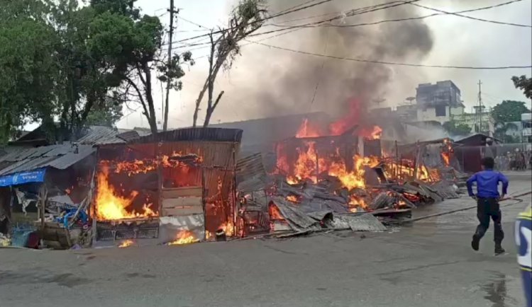Kebakaran Enam Kios di Depan Stasiun Kereta Api Lubuklinggau, Tabung Gas Meledak, 1 Motor Ikut Terbakar
