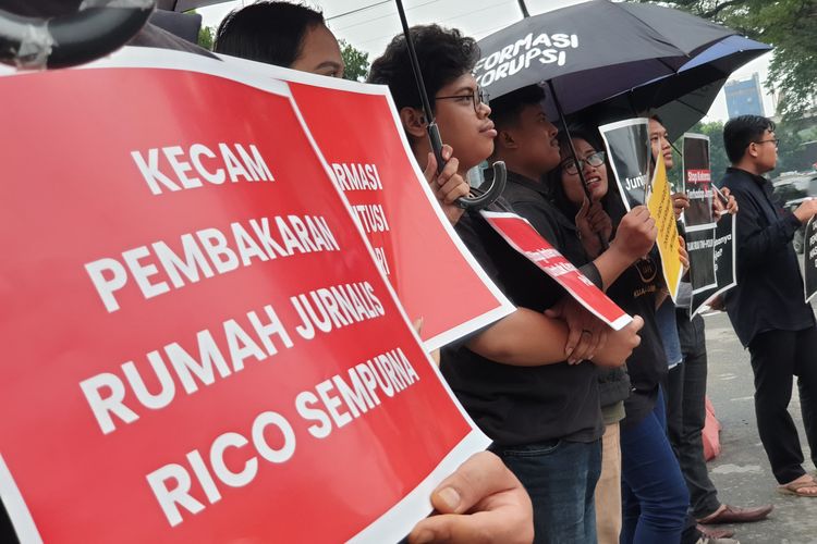 KKJ Sumut Gelar Aksi Kamisan Peringati 45 Hari Kepergian Rico Sempurna Pasaribu di Medan