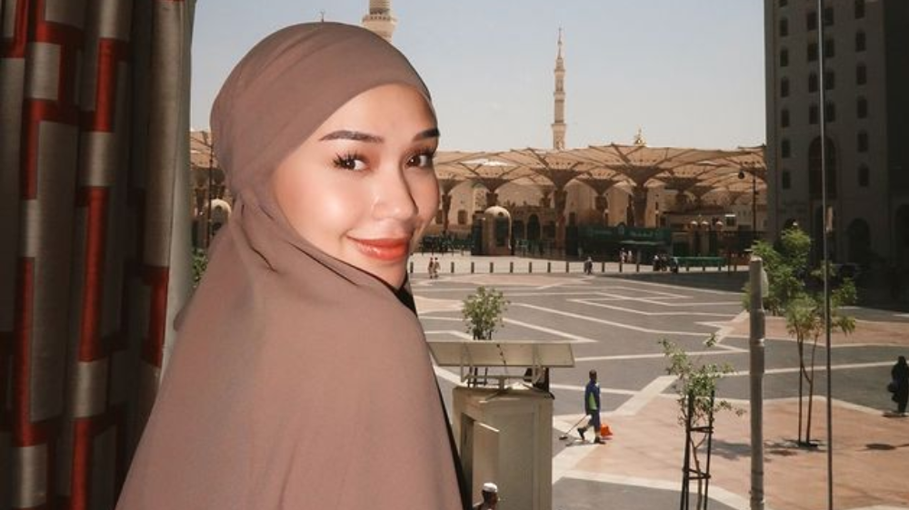 Lula Lahfah Minta Maaf Usai Diteriaki Haram saat Hisap Pods di Madinah