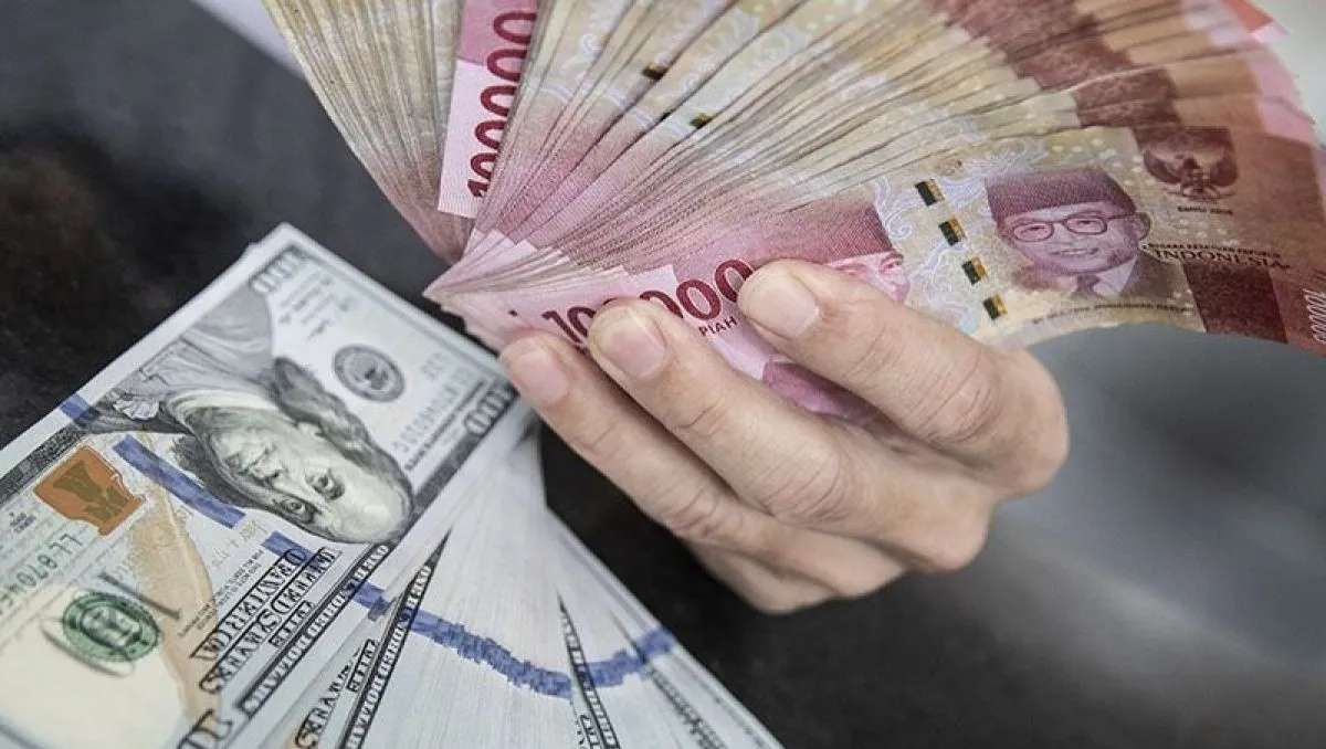 Nilai Tukar Rupiah Menguat 0,7% Terhadap Dolar AS Hari Ini