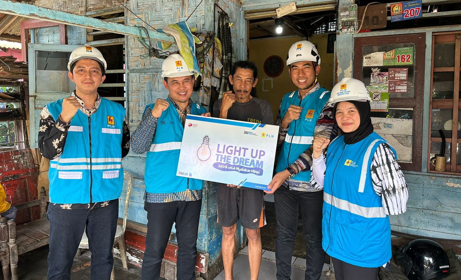 PLN Sumatera Utara Berikan Sambungan Listrik Gratis kepada 154 Warga Tidak Mampu Sambut HUT ke-79 RI