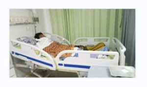 Remaja berinisial AAL (16), korban pembacokan di Jalan Jati Rejo, Desa Sampali, Kecamatan Percut Seituan, Deliserdang, masih terbaring di rumah sakit umum Haji Medan.