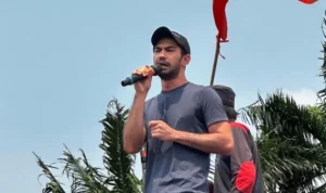 Reza Rahadian Bergabung dalam Demonstrasi Kawal Putusan MK Terkait Ambang Batas Pilkada 2024