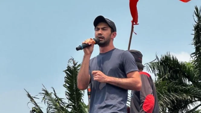 Reza Rahadian Bergabung dalam Demonstrasi Kawal Putusan MK Terkait Ambang Batas Pilkada 2024