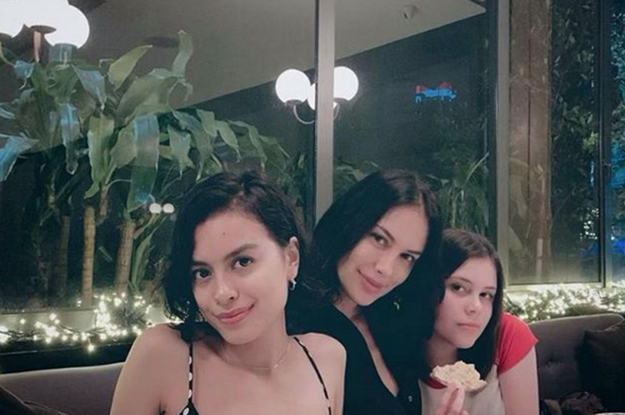 Sophia Latjuba Genap Berusia 54 Tahun, Eva Celia dan Manuella Aziza Beri Kejutan Manis