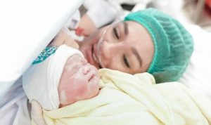 Tengku Dewi Melahirkan Anak Kedua dengan Metode ERACS, Langsung Tampil Cantik Pasca Persalinan