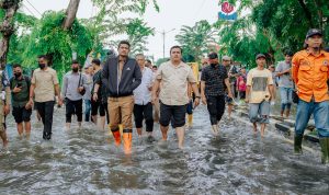 Wali Kota Medan Bobby Nasution Turun Langsung Tinjau Banjir di Medan untuk Lihat Kondisi Warga
