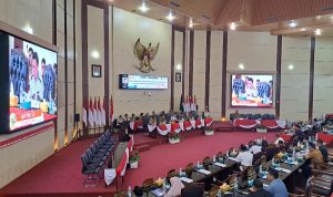 Wali Kota Medan Bobby Nasution menyampaikan pandangannya dalam rapat Paripurna di Gedung DPRD Medan, Senin (12/8). BP/erwan