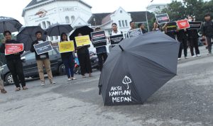 Komite Keselamatan Jurnalis (KKJ) Sumatra Utara dan para pegiat Hak Asasi Manusia (HAM) menggelar aksi Kamisan, pada 15 Agustus 2024 petang.(Istimewa).