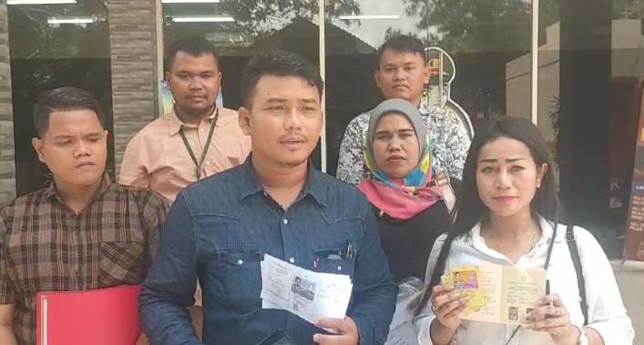Korban dan tim kuasa hukumnya ketika di Markas Polda Sumut.(Istimewa).
