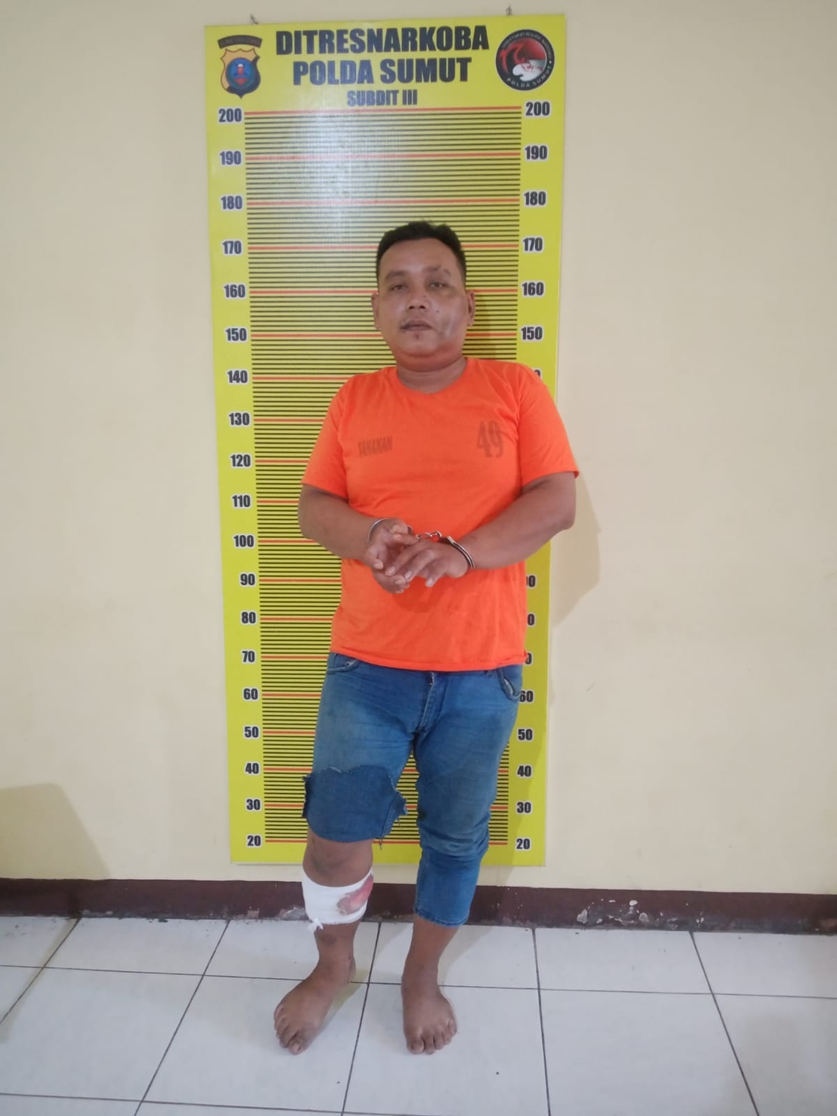 Pelaku ketika diamankan petugas kepolisian.(Istimewa).