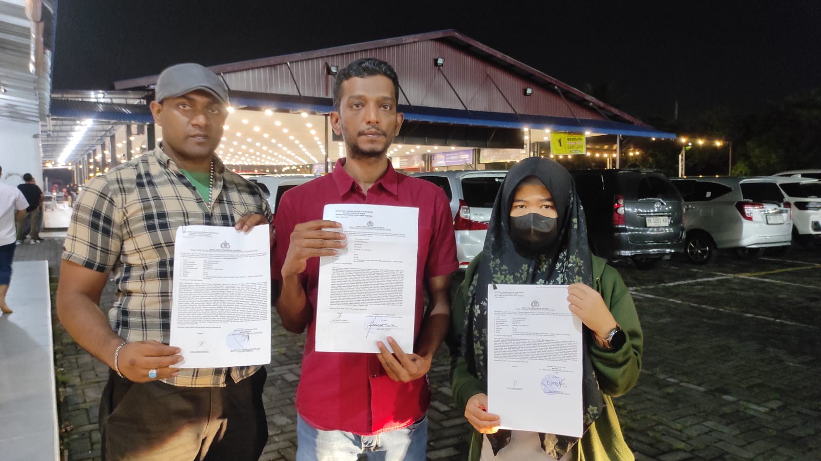 Korban bersama tim hukuman ketika memberikan keterangan.(Istimewa).
