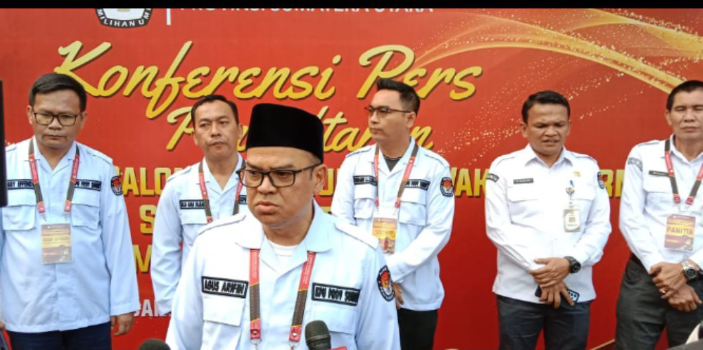 Ketua KPU Sumut memberikan keterangan kepada sejumlah awak media.(Istimewa).