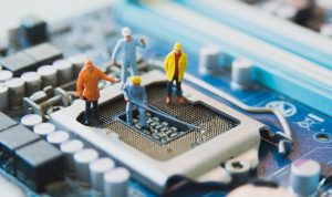 Pertumbuhan Industri Tekstil dan Pakaian Jadi Kontraksi, PHK Menghantui Pekerja