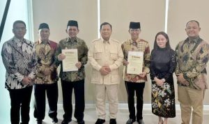 Prabowo Subianto Serahkan Rekomendasi untuk Amsakar Achmad dan Li Claudia Chandra dalam Pilkada Batam 2024