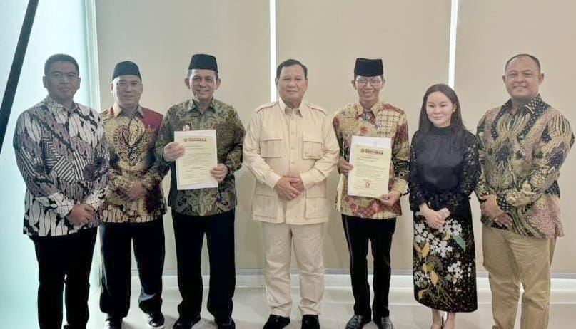 Prabowo Subianto Serahkan Rekomendasi untuk Amsakar Achmad dan Li Claudia Chandra dalam Pilkada Batam 2024