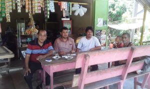 Ketua Tim 9 Pemenangan Dolly Pasaribu di Pilkada Tapsel, Syafruddin Ismail Lubis saat kunjungan ke Korcam dan Kordes di Kecamatan Angkola Sangkunur, Sabtu (31/8-24). Foto : BP/Ist