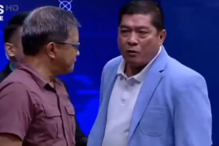 Silfester Matutina Viral Karena Adu Jotos dengan Rocky Gerung