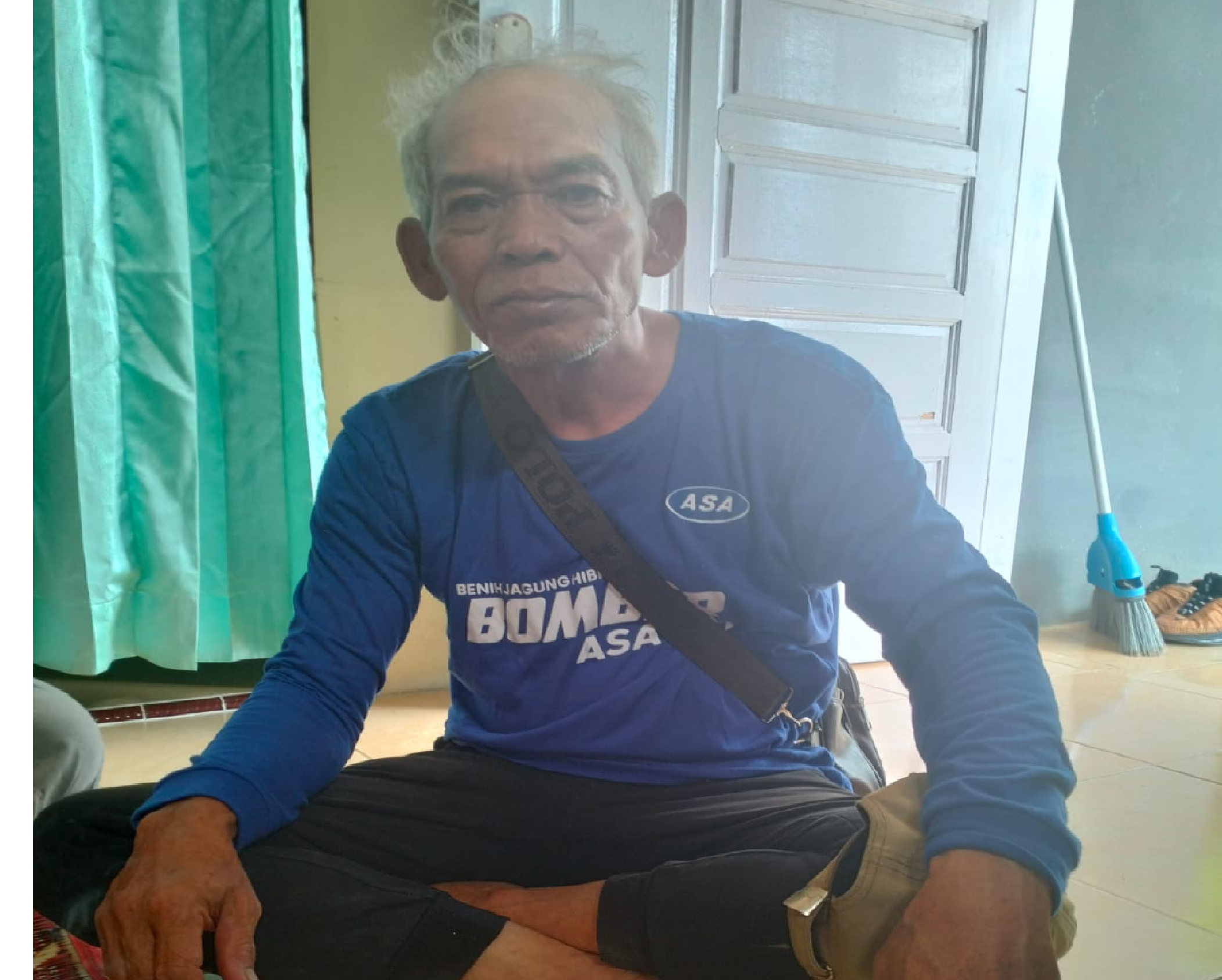 kedua warga yang tidak mendapatkan bantuan dan namanya diduga dialihkan kepala desa kepada orang lain.(Istimewa).