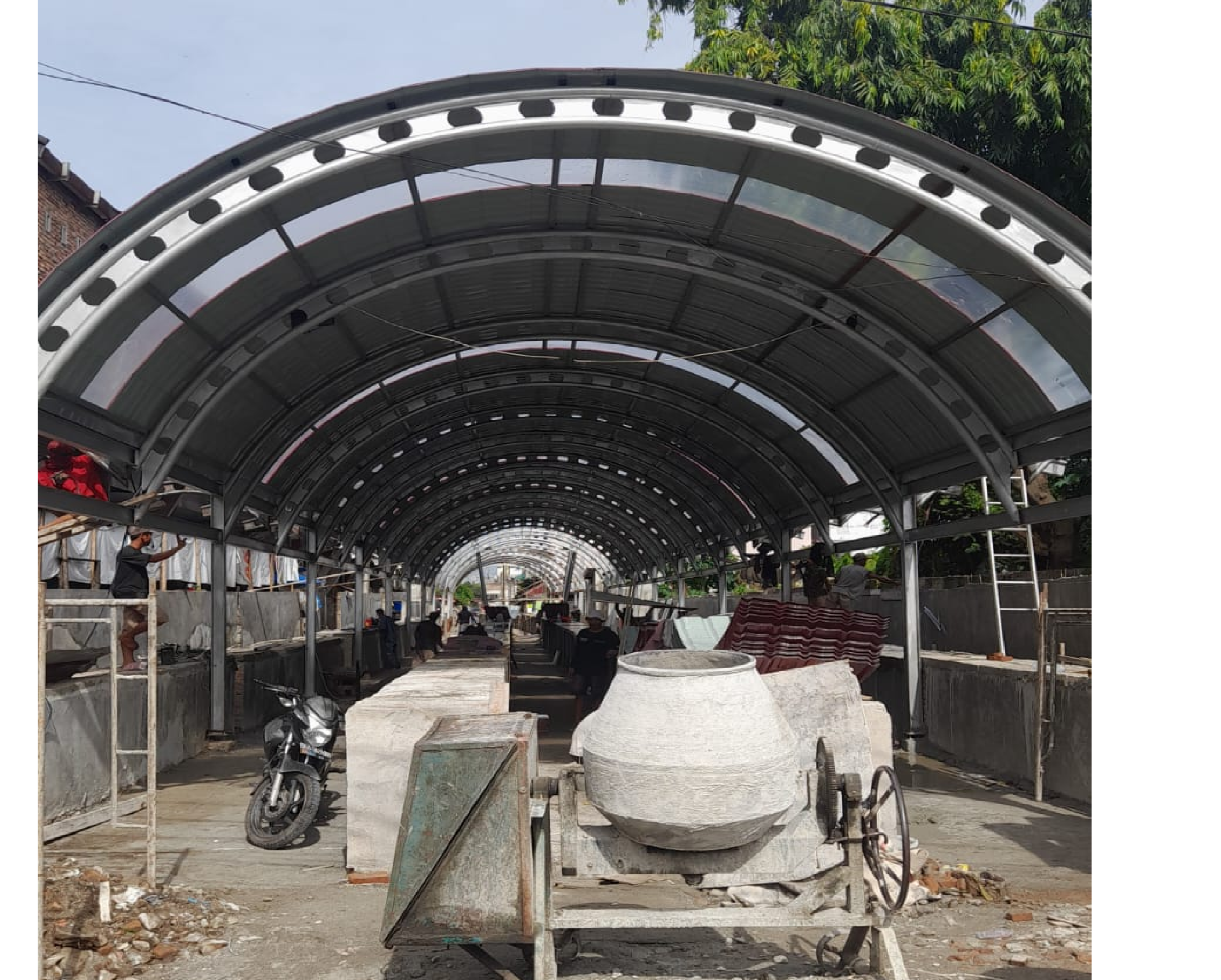 Lokasi pembangunan Meja/stand Pasar Akik Sukaramai Medan mendekati rampung. BP/erwan