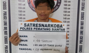 Pelaku ketika diamankan petugas kepolisian.(Istimewa).