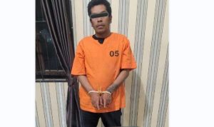 Pelaku yang diamankan petugas kepolisian.(Istimewa).